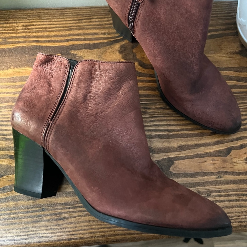 Franco Sarto Leather Agenda Ankle Boots
Size 7.5